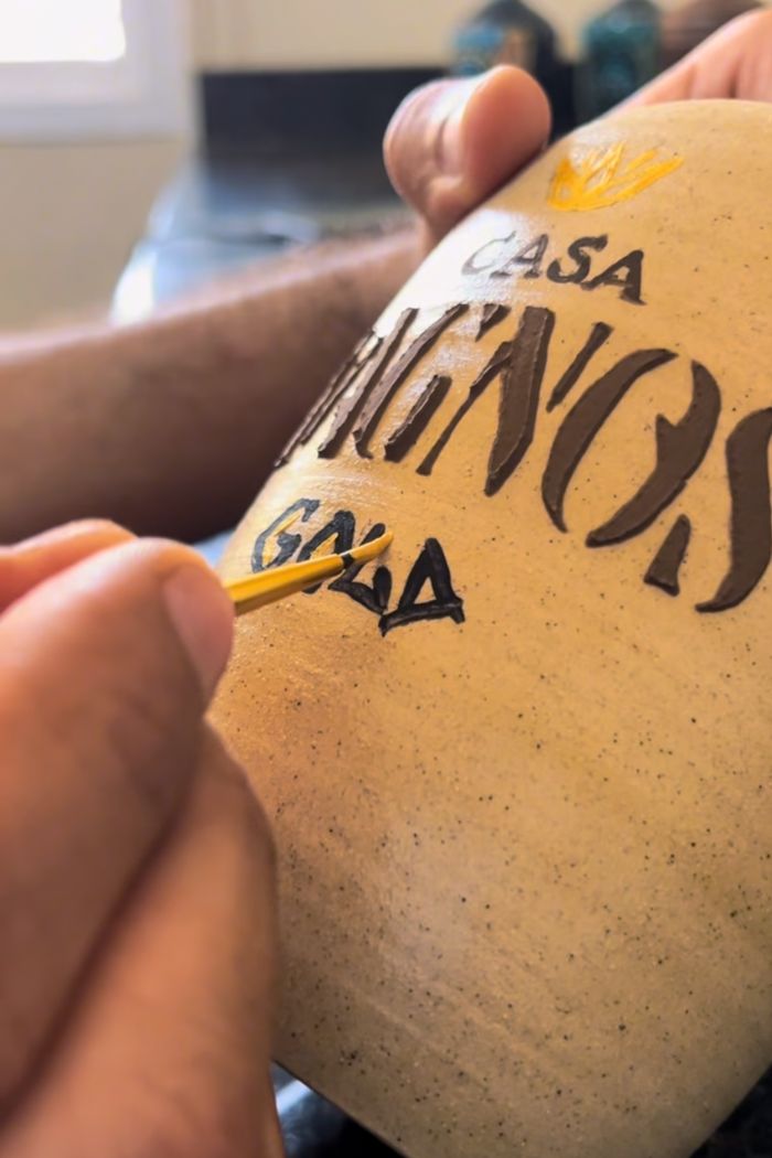 Detalle de caneca artesanal Casa Magnos